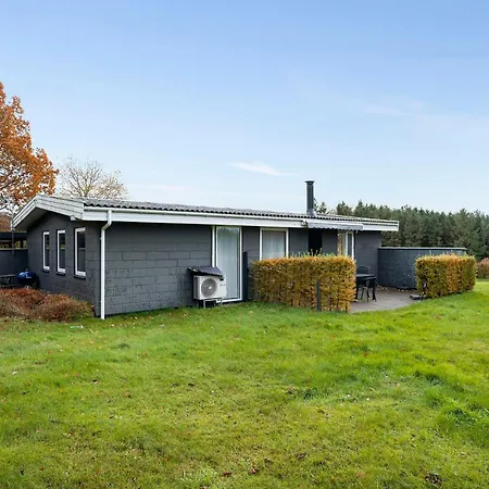 Дом отдыха Charming Older, Partially Renovated House In Scenic Nature At Lyngsbaek *
